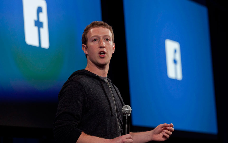 ενα-δισ-άνθρωποι-δικτυωμένοι-2098883