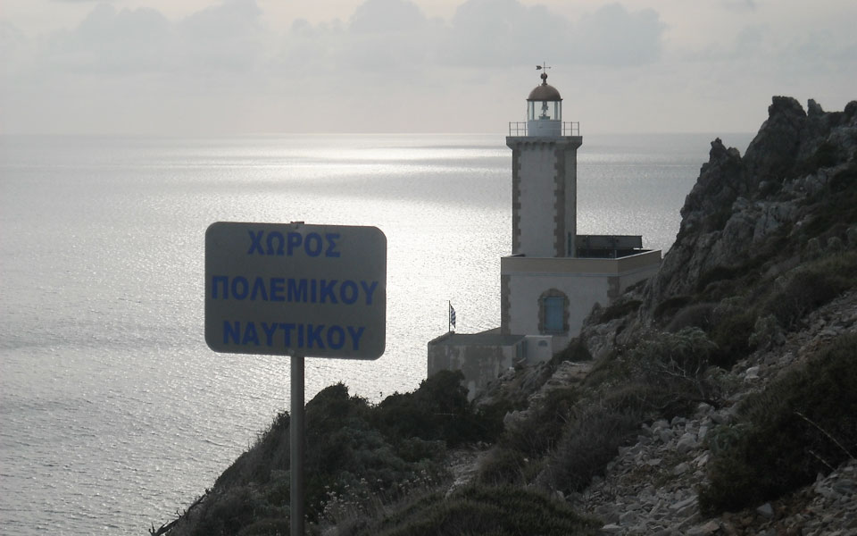 ενα-φως-μέσα-στο-σκοτεινό-πέλαγος-2099779