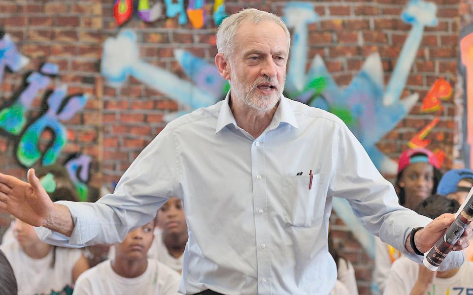 ο-κόκκινος-τζέρεμι-κόρμπιν-αναστατ-2100790