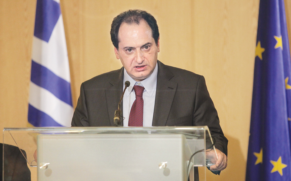 βγαίνει-από-το-μπούνκερ-2101990