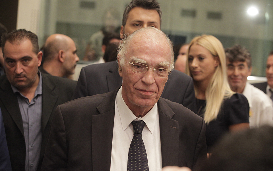 λεβέντης-ο-τσίπρας-ανέγνωσε-λάθος-το-ε-2102228