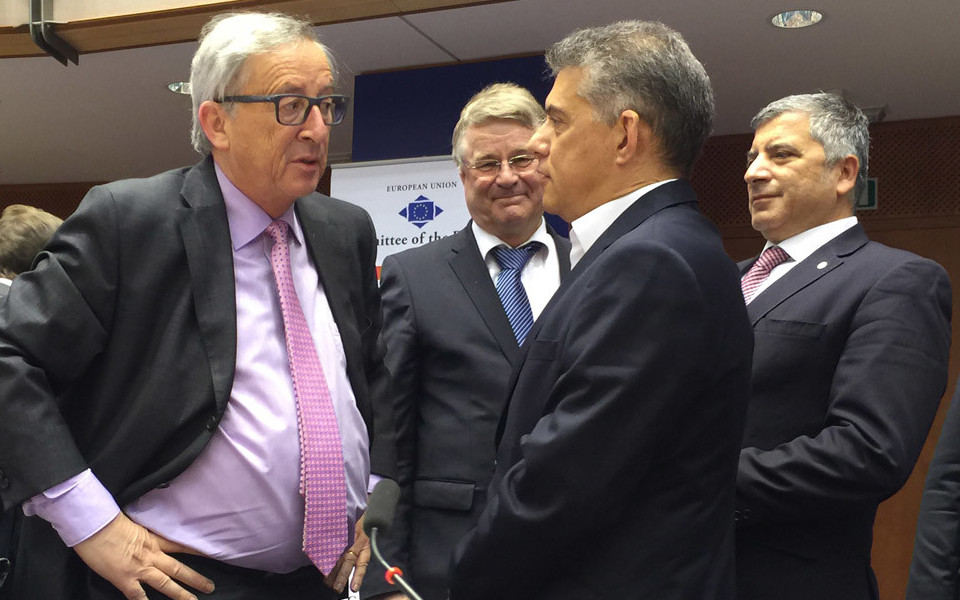 συνάντηση-αγοραστού-γιουνκέρ-2102151