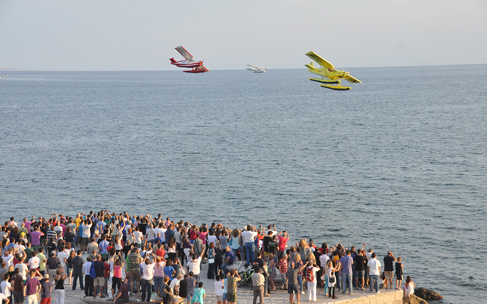 τεχνητό-ουράνιο-τόξο-στο-φάληρο-2100835