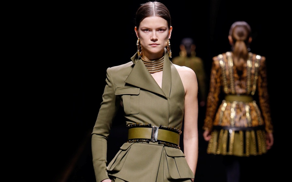 φθινοπωρινές-casual-εμφανίσεις-σε-χακί-απο-2102041