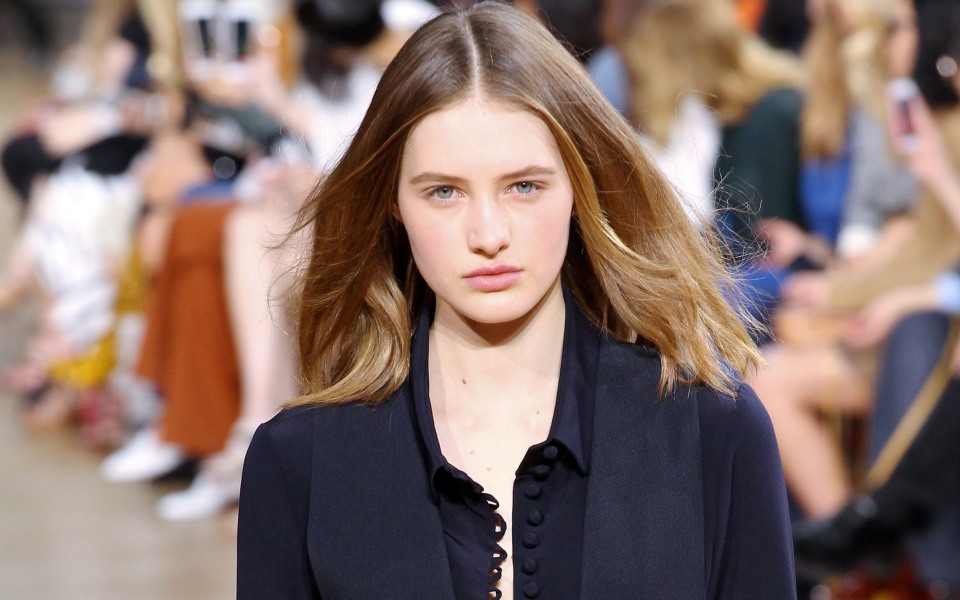 αψεγάδιαστο-πρόσωπο-με-την-κατάλληλη-2103126