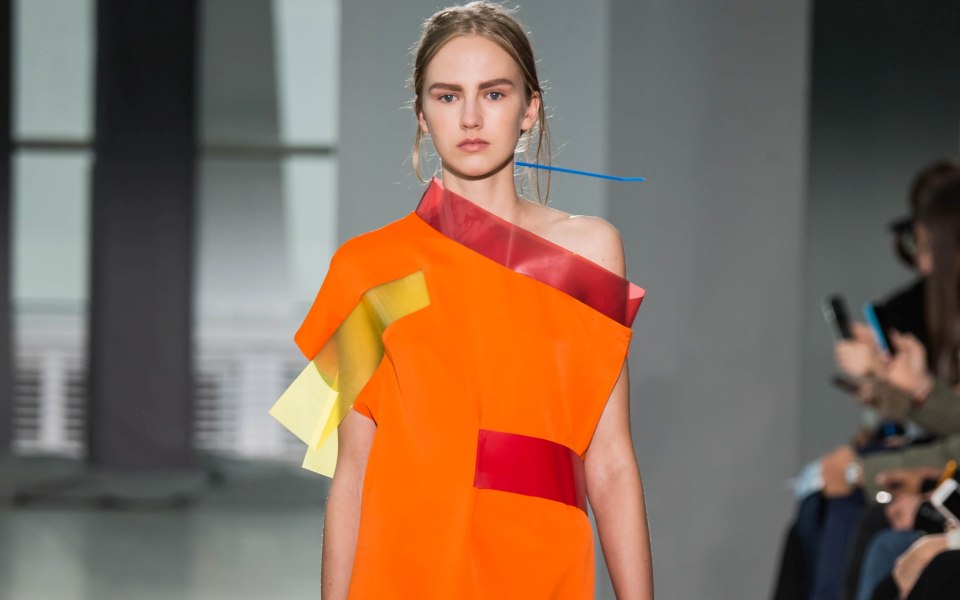 christopher-kane-η-νέα-κολεξιόν-για-την-άνοιξη-2016-2102930