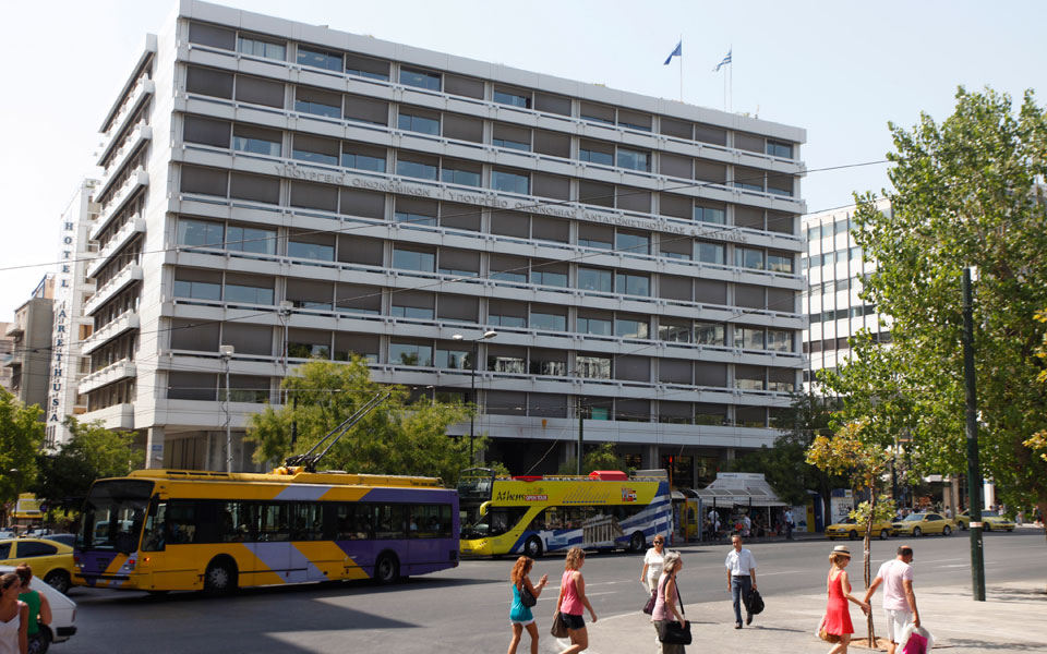 τα-μέτρα-ψηφίζονται-αλλά-δεν-εφαρμόζο-2099595