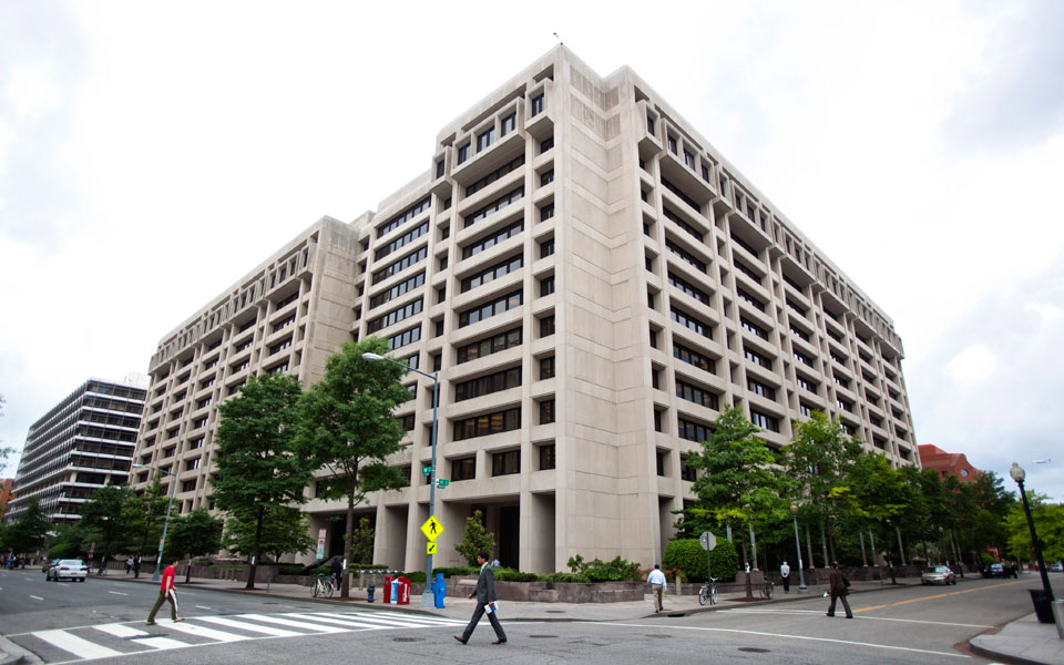 ενας-καβγάς-για-την-ελλάδα-στο-δντ-2101232