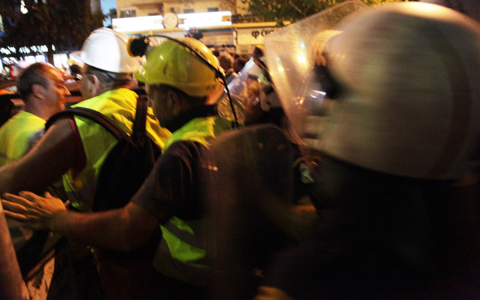 συγκέντρωση-διαμαρτυρίας-μεταλλωρύχ-2101413