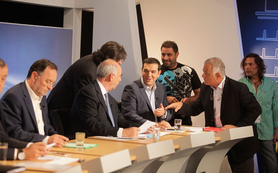 το-φωτογραφικό-παρασκήνιο-της-τηλεμα-2100723