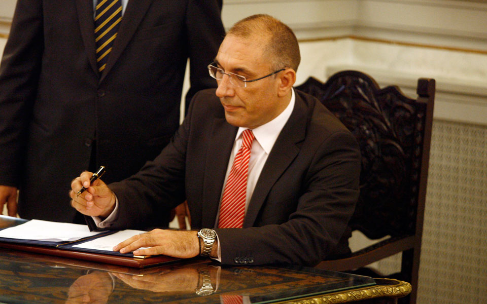 οταν-το-διαδίκτυο-τρώει-πολιτικούς-2103301