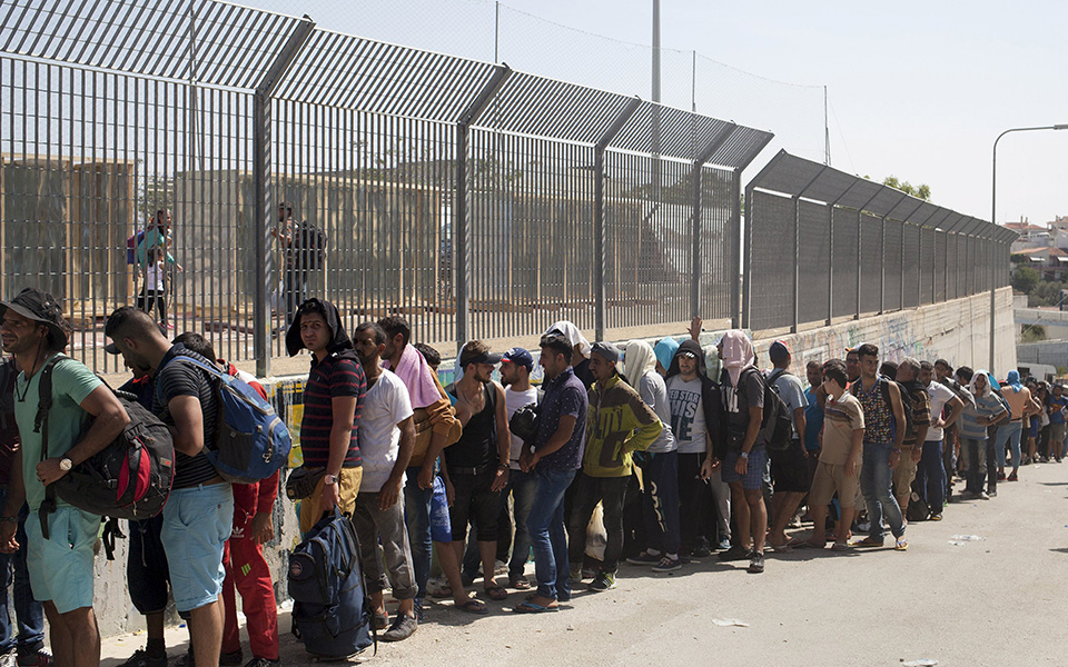 τηλεφωνική-επικοινωνία-μπαν-κι-μουν-2100446
