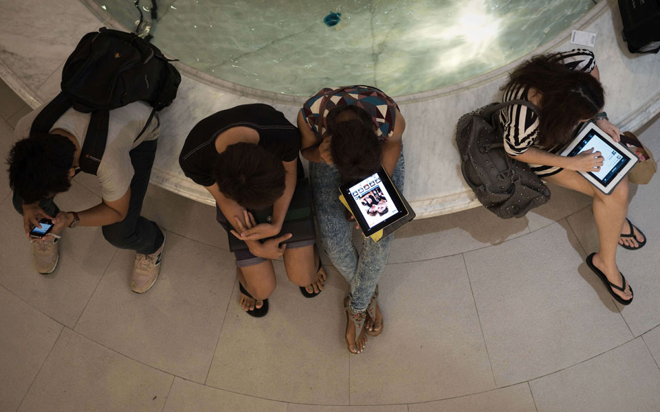 ακροβάτες-μεταξύ-offline-και-online-ζωής-2099930