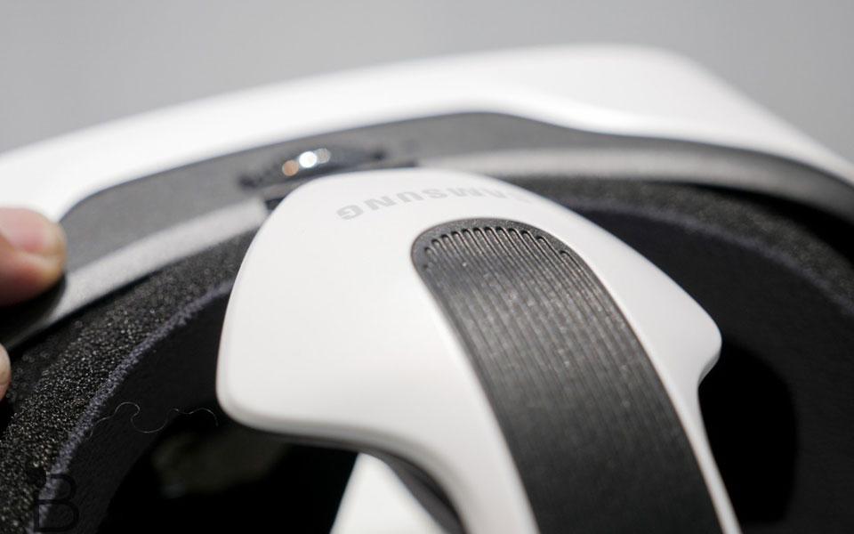 νέα-συσκευή-εικονικής-πραγματικότητ-2102686