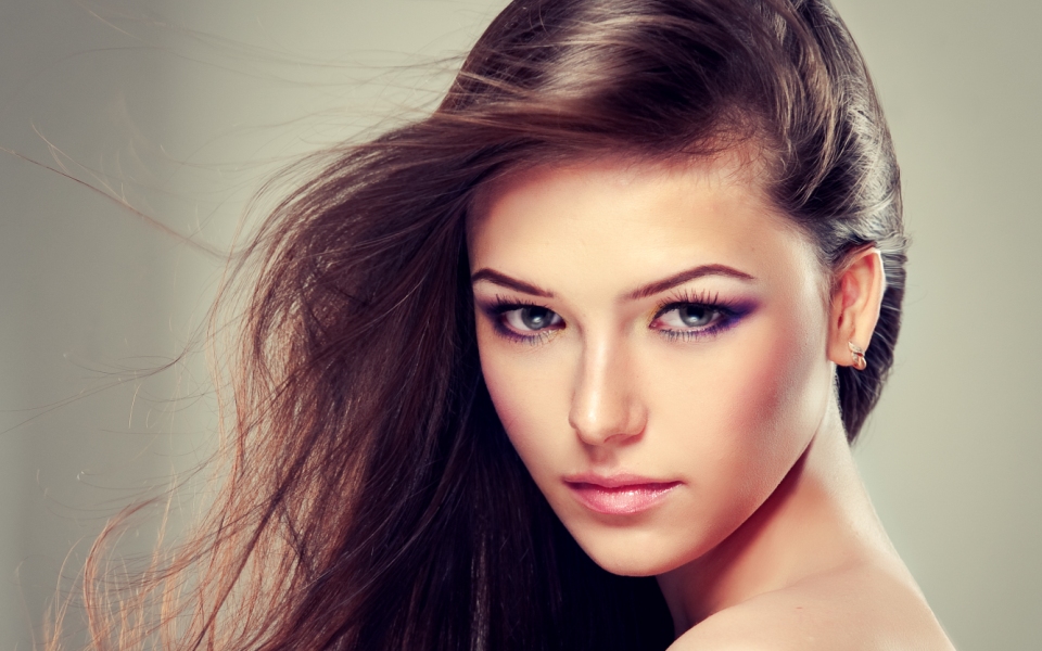 λαμπερά-μαλλιά-με-κορυφαία-καλλυντικ-2102350