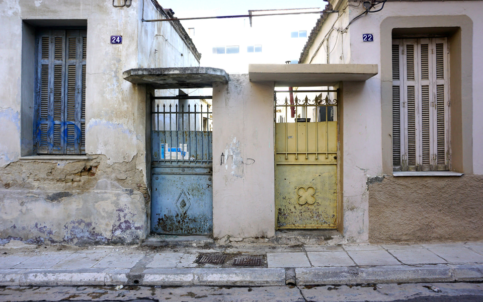 οι-δίδυμες-πόρτες-στα-στενά-του-ρουφ-2105335