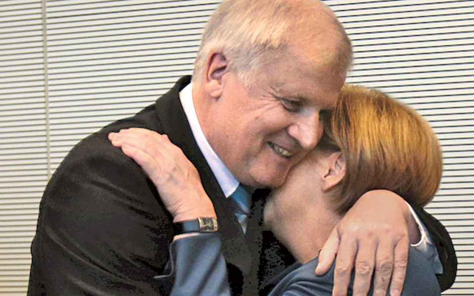 πιέσεις-ζεεχόφερ-προς-μέρκελ-για-μετα-2108455