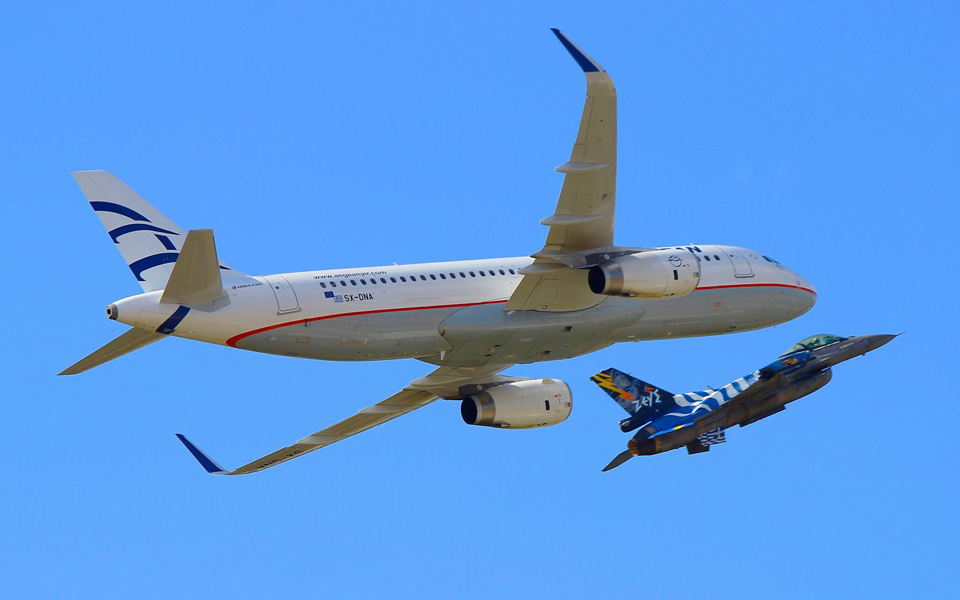 πέταξε-δίπλα-σε-ένα-μαχητικό-αεροσκάφ-2108135