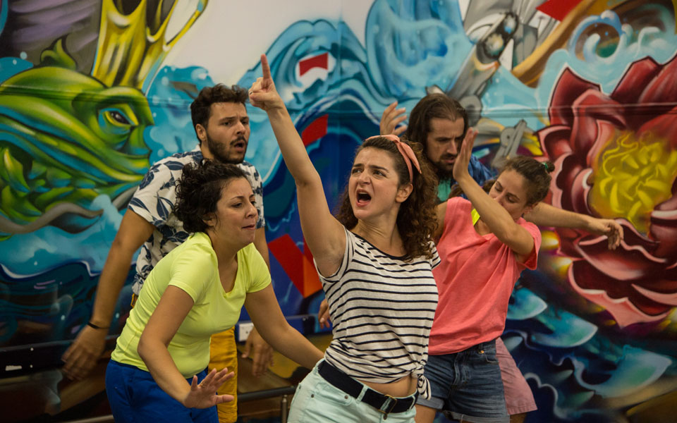 το-βάλσαμο-της-τέχνης-σε-έναν-κόσμο-αδυ-2106340