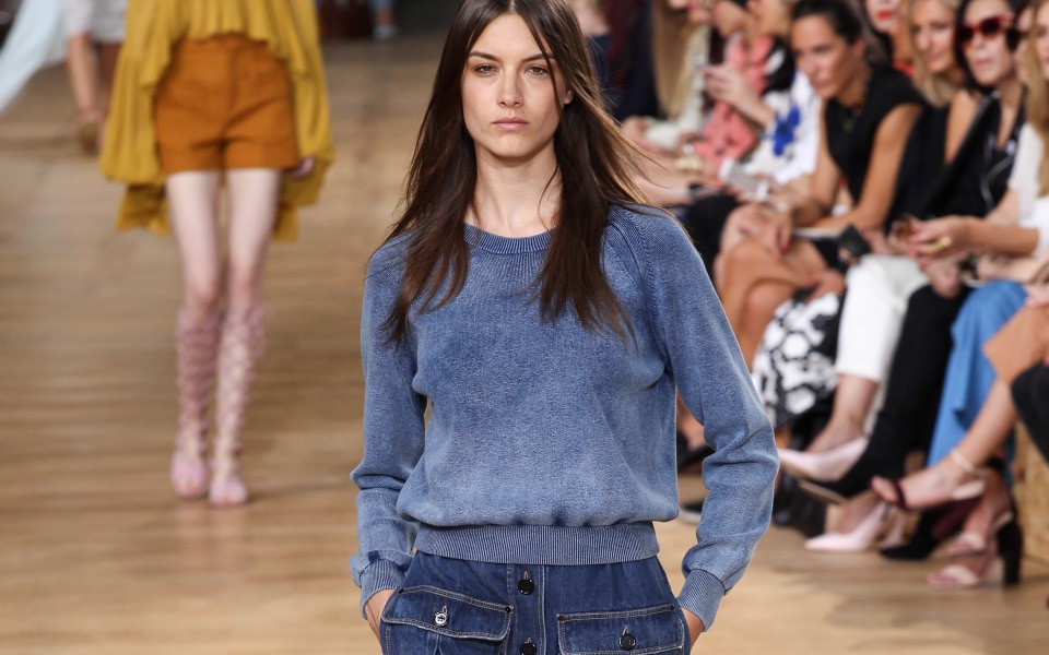 τζιν-φούστα-στιλ-και-άνεση-2107461