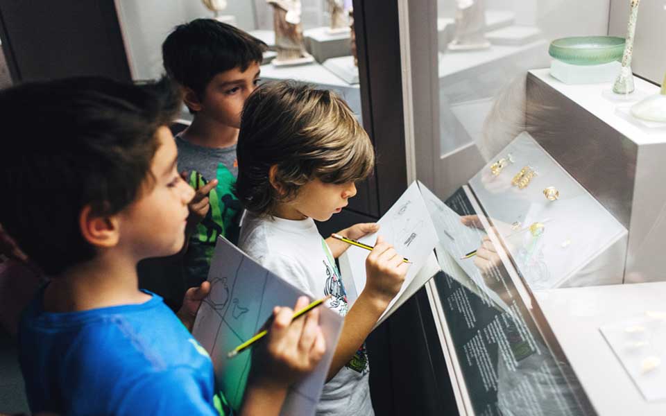 εικαστικά-εργαστήρια-πίσω-από-τις-λέξ-2105397