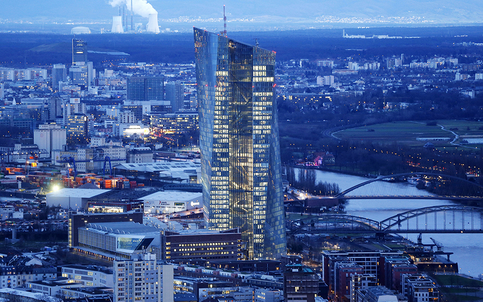 wirtschaftswoche-χαλάρωση-των-όρων-για-την-εκταμίευ-2106316