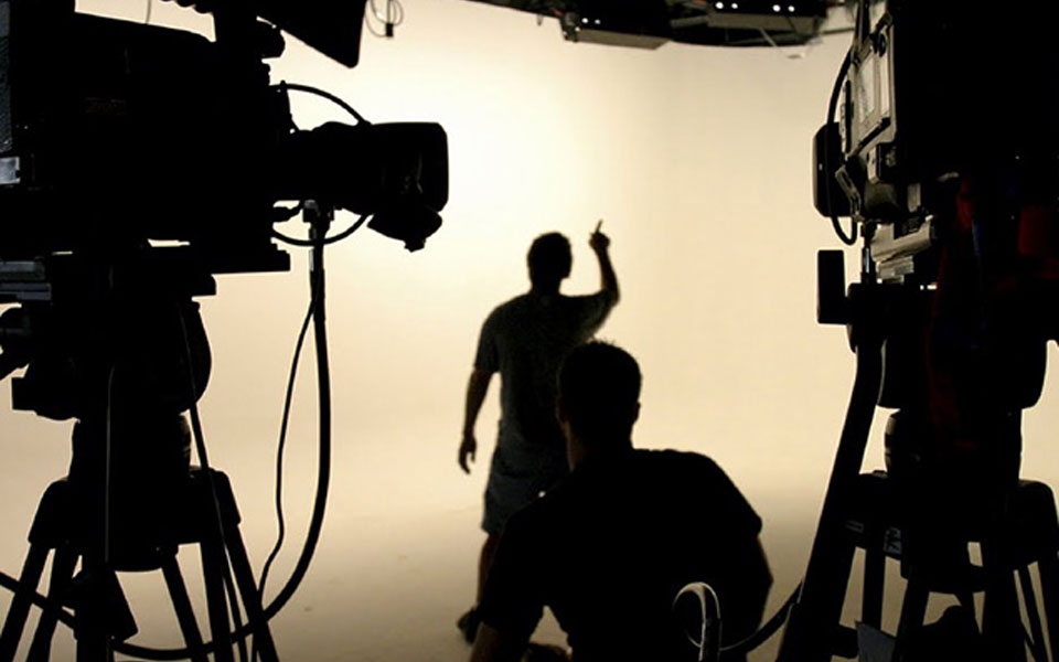 η-συνήθεια-της-τηλεοπτικής-συμβίωσης-2104217