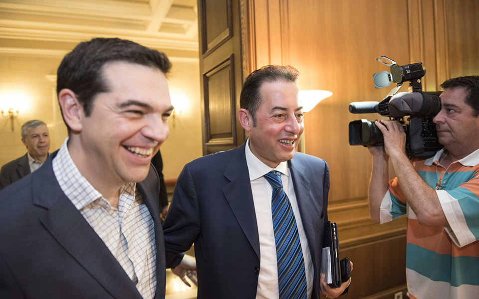 τέλος-στο-φλερτ-κουμουνδούρου-με-ευρω-2103909