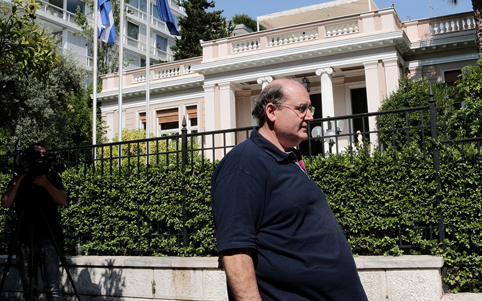 πυρ-ομαδόν-κατά-κυβέρνησης-για-φπα-στη-2106884