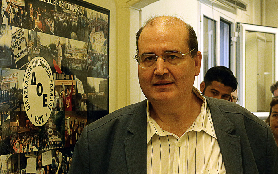 φίλης-πρέπει-να-βρεθούν-ισοδύναμα-για-2106124