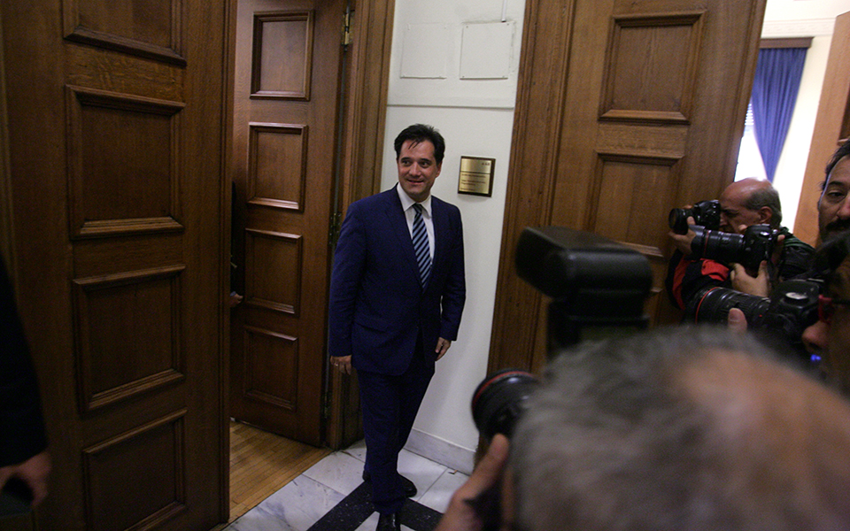 με-άρωμα-εξωτερικού-και-σαμαρά-οι-υπογ-2106408