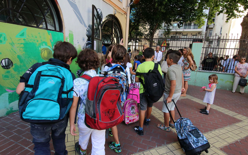 μόνο-344-εκατ-ευρώ-θα-φέρει-ο-φπα-στα-ιδιωτ-2106780