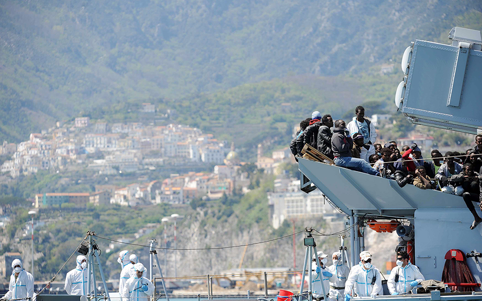 μετανάστες-φιλοξενούνται-στην-βάση-τ-2107010