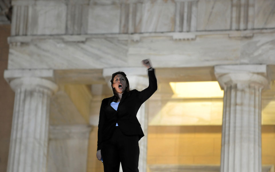 μένουν-μαζί-αλλά-κοιμούνται-χώρια-2106007