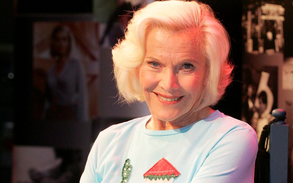 honor-blackman-η-ηλικία-είναι-απλά-ένας-αριθμός-2107888