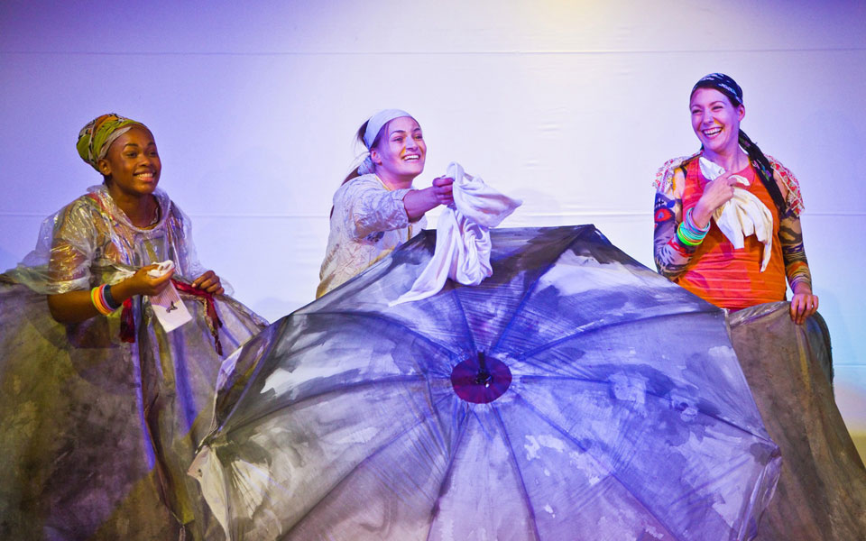 ικέτιδες-από-την-κολωνία-με-αληθινέ-2104203