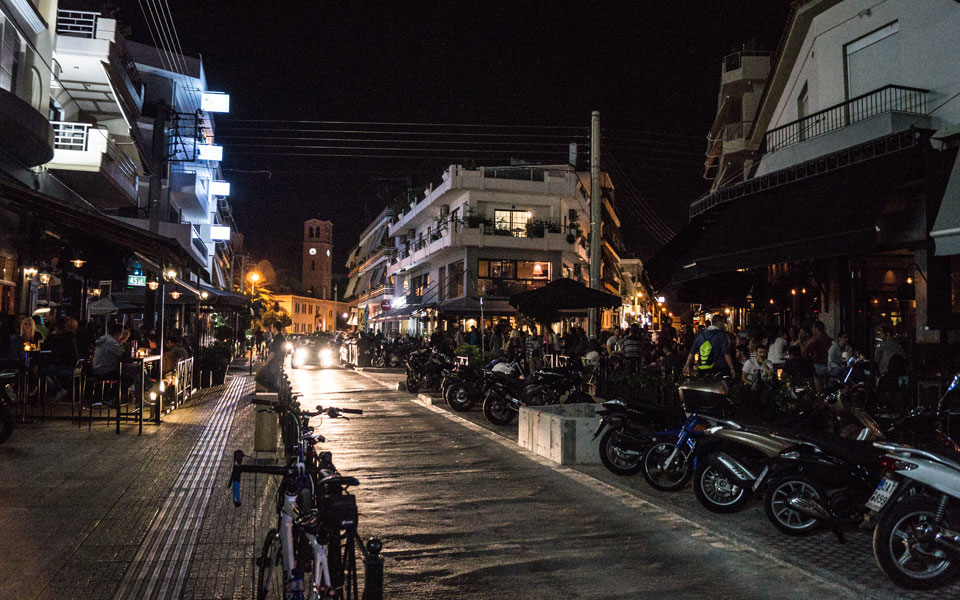 η-χαμηλόφωνη-πορεία-της-ζωής-στα-δυτικ-2106385