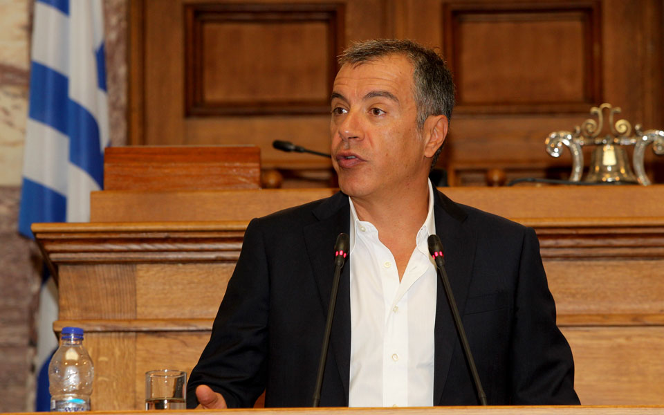 πιέσεις-προς-τον-στ-θεοδωράκη-να-αλλάξ-2105794