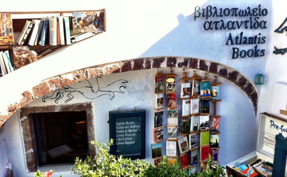 σαντορίνη-καταφύγιο-γεμάτο-βιβλία-2105328