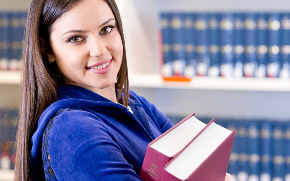 πρότυπη-αυτοτελής-νομική-σχολή-στο-ευ-2104746