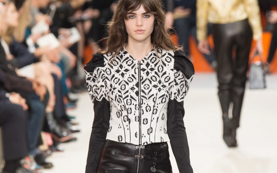 δερμάτινες-φούστες-και-φορέματα-για-chic-2107460