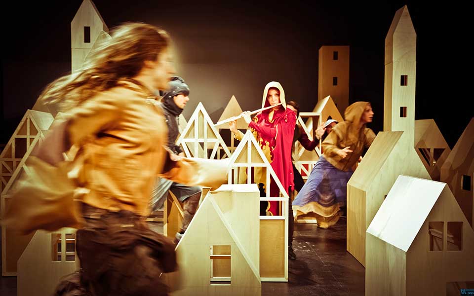 θέατρο-το-μυστήριο-της-πολιτείας-χάμε-2105396