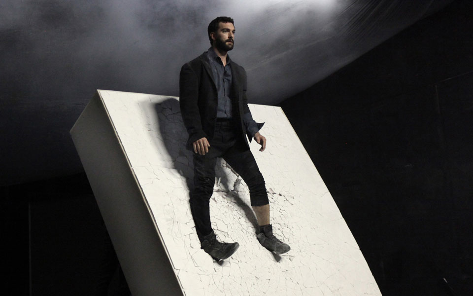 ο-ελληνικός-χορός-σαγηνεύει-και-θριαμ-2106981