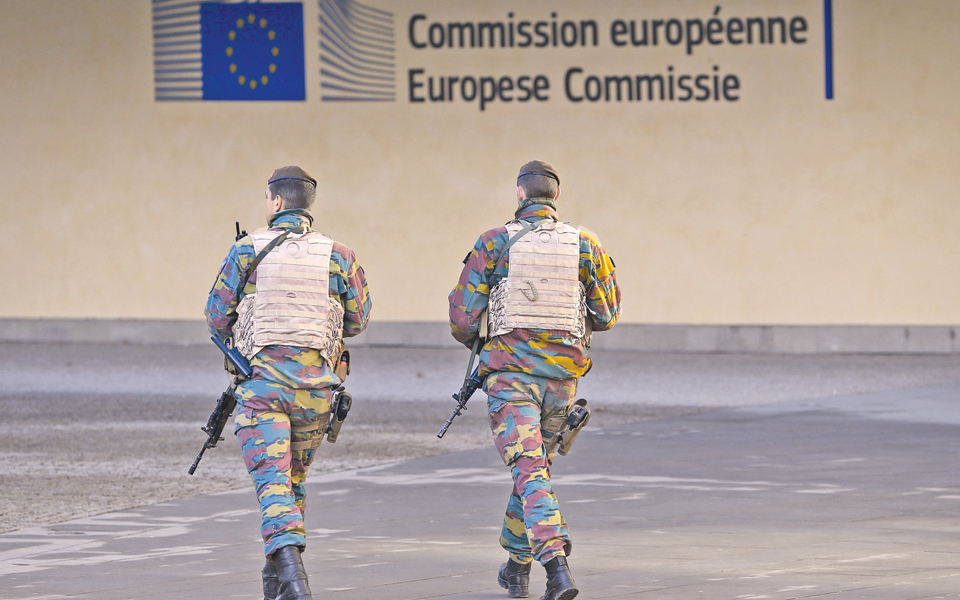 η-γαλλία-κλιμακώνει-τις-επιθέσεις-2111587