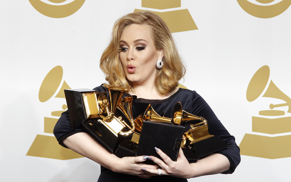 είναι-η-αντέλ-άλογο-κούρσας-2111922