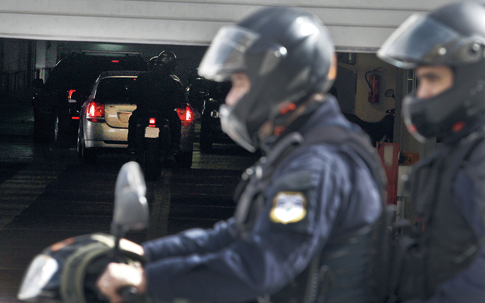 μπαράζ-εμπρηστικών-επιθέσεων-2109633