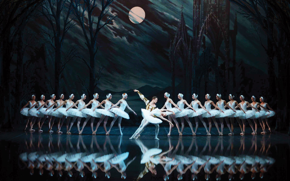 λίμνη-των-κύκνων-από-χρυσό-στο-δημοτ-2108957