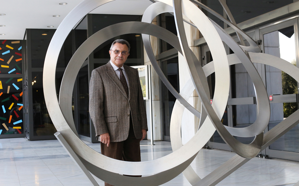 γ-μάνος-το-μέγαρο-είναι-φτωχό-αλλά-είν-2112005