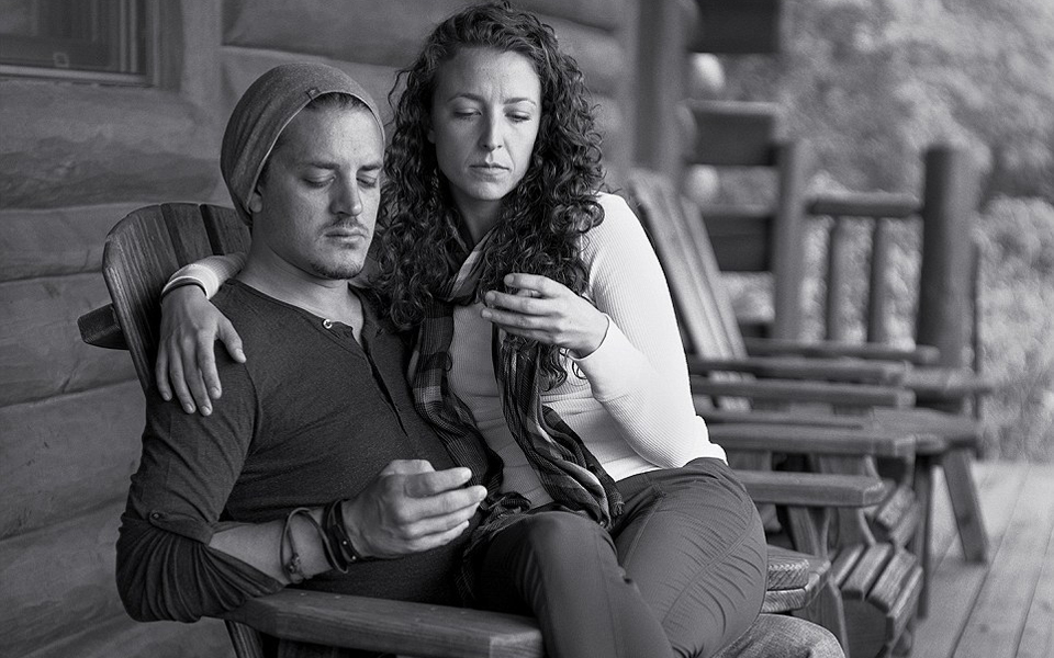 με-ένα-smartphone-στο-χέρι-όλοι-γίνονται-δημοσ-2109131