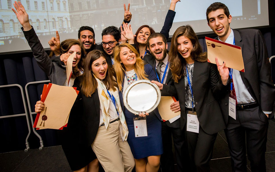 νέο-διεθνές-βραβείο-στη-νομική-2108994